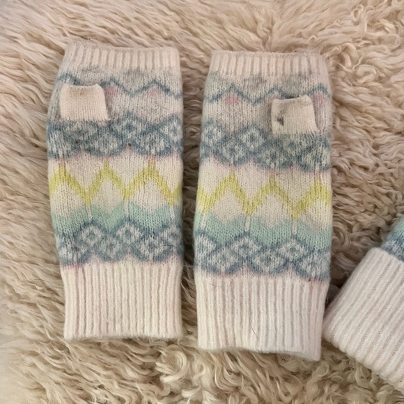 LOFT Pom Pom Fairisle Hat & Fingerless Gloves - Picture 2 of 3